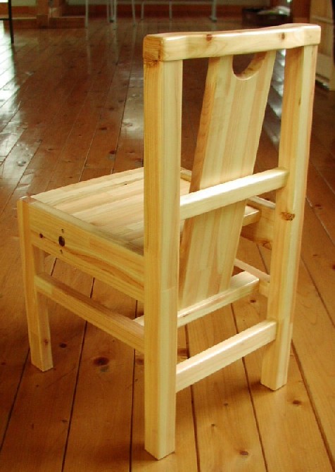 HOLZ三河 学童机・いす（1）～ 木の家具は美しく心地良い